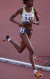 Janeth Jepkosgei (jam) vainqueur d'un superbe 800m en 1'56''66